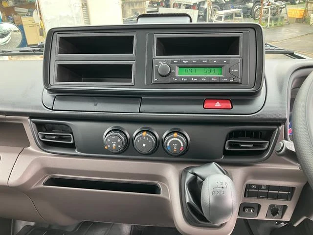 Mitsubishi Fuso CANTER 33