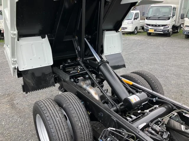Mitsubishi Fuso CANTER 27