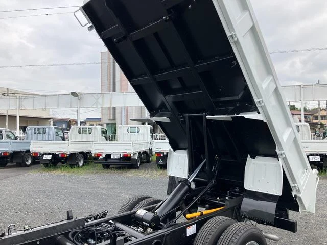 Mitsubishi Fuso CANTER 30