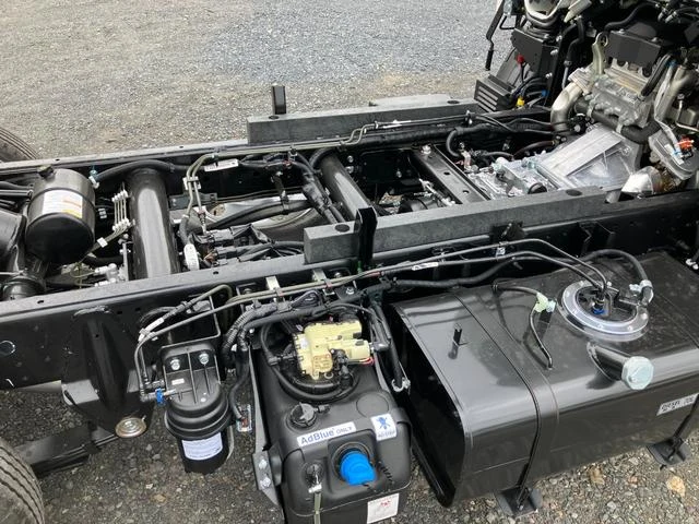 Mitsubishi Fuso CANTER 29