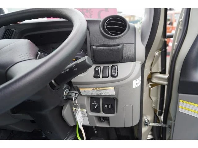 Mitsubishi Fuso CANTER 22