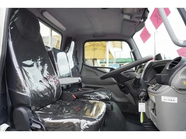 Mitsubishi Fuso CANTER 33