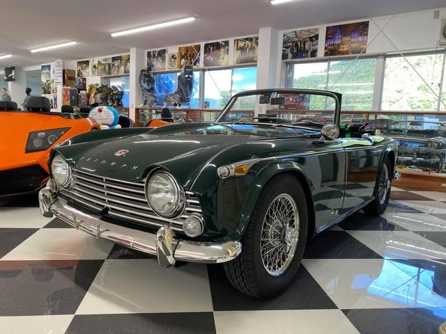 Triumph TR-4 2