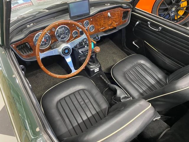 Triumph TR-4 5