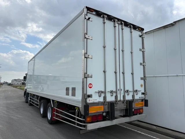 Nissan Diesel QUON 8