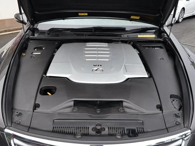 Lexus LS 4