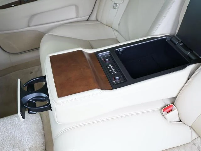 Lexus LS 37