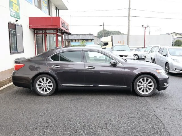 Lexus LS 56