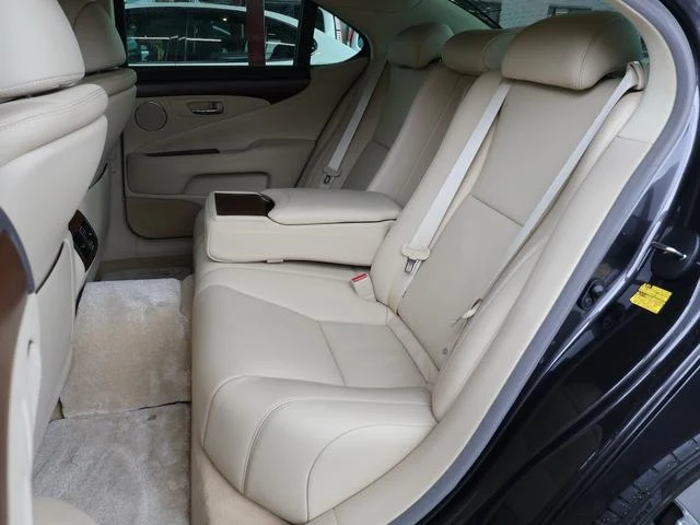Lexus LS 12