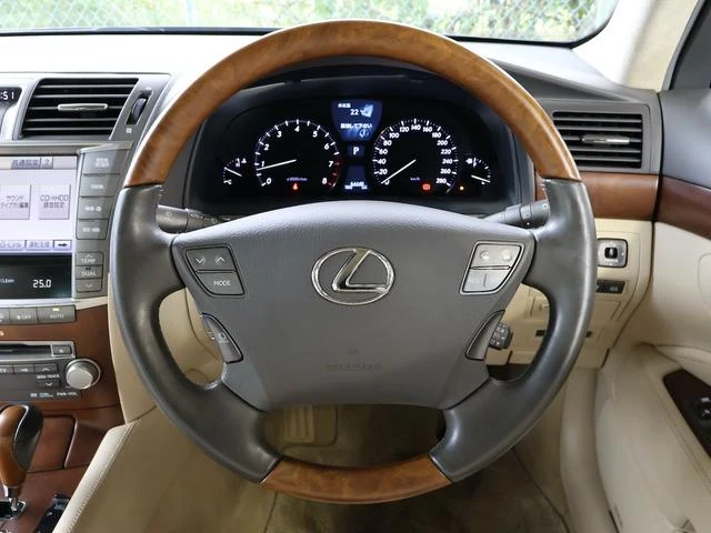 Lexus LS 13