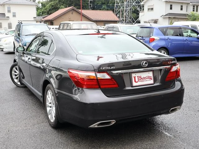 Lexus LS 8