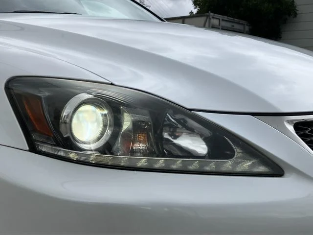 Lexus IS 21