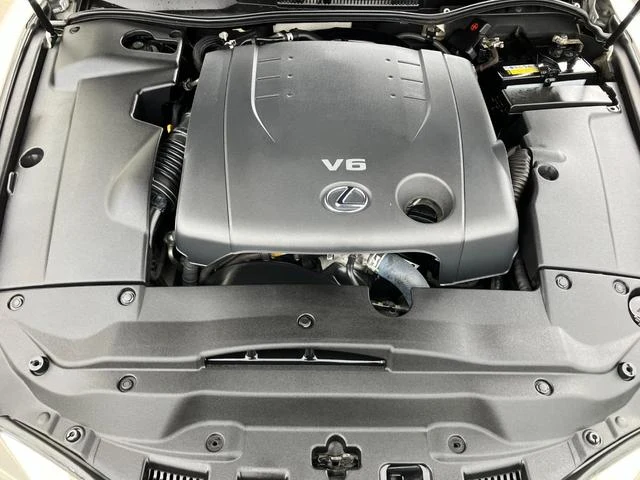 Lexus IS 4