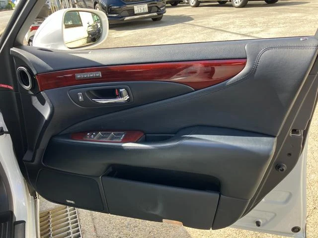Lexus LS 54