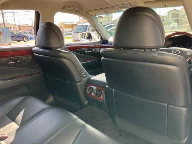 Lexus LS 48