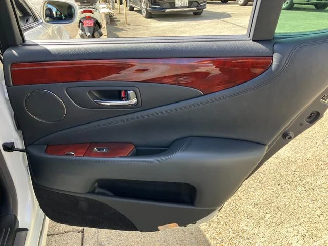 Lexus LS 55