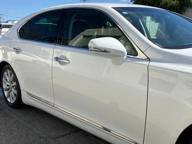 Lexus LS 23