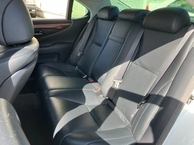 Lexus LS 12