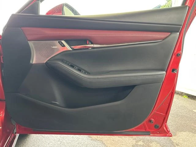 Mazda MAZDA3 16