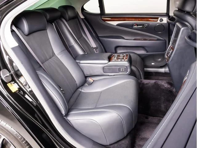 Lexus LS 32