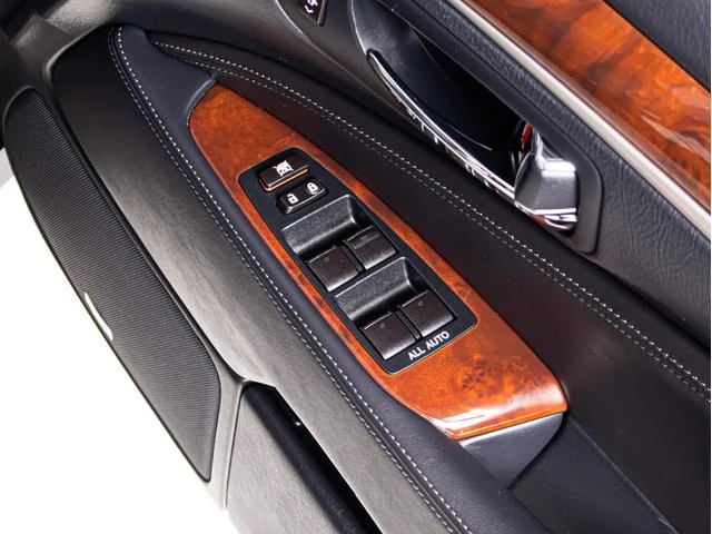 Lexus LS 37