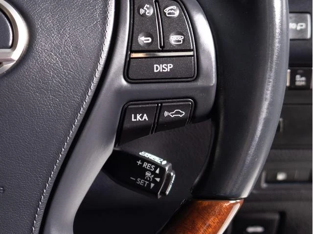 Lexus LS 8