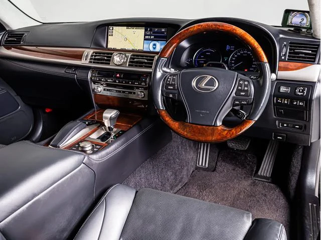 Lexus LS 30