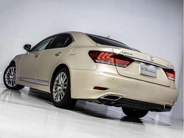 Lexus LS 18