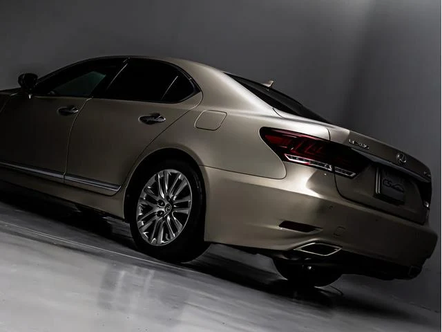 Lexus LS 24