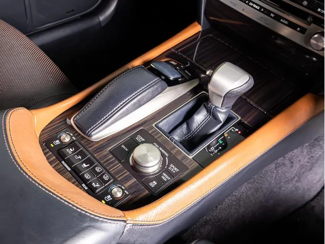 Lexus LS 33
