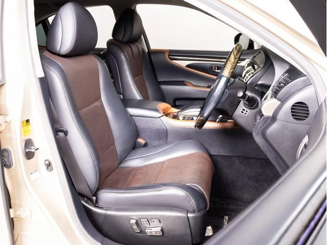 Lexus LS 29