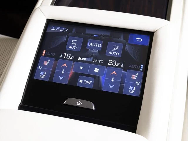 Lexus LS 4
