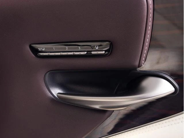 Lexus LS 39