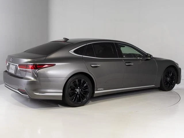 Lexus LS 16