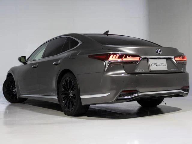 Lexus LS 19