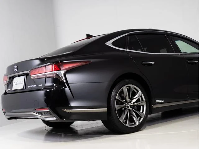 Lexus LS 17