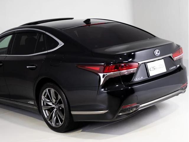 Lexus LS 19