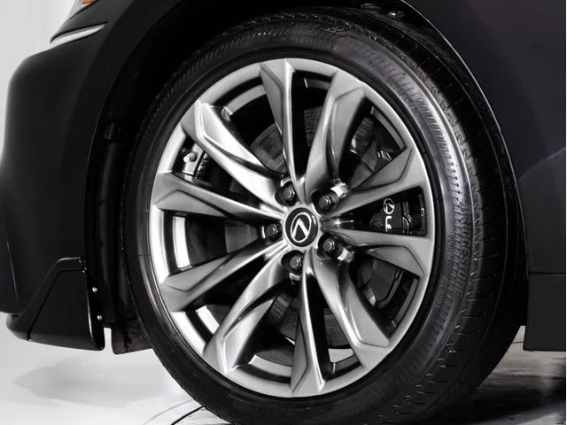 Lexus LS 27