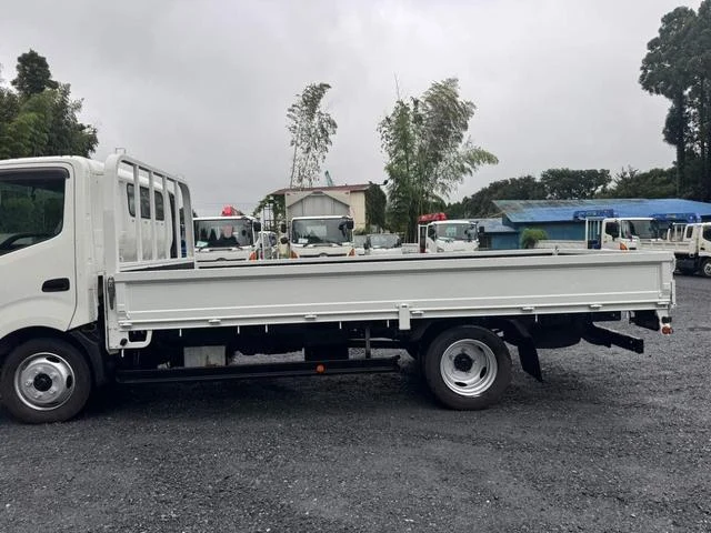 Hino DUTRO 8