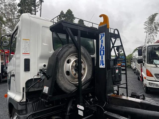 Hino RANGER 13