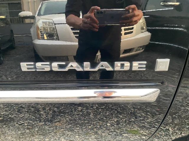 Cadillac ESCALADE 15