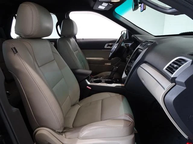 Ford EXPLORER 19