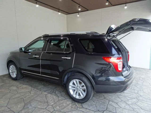 Ford EXPLORER 8
