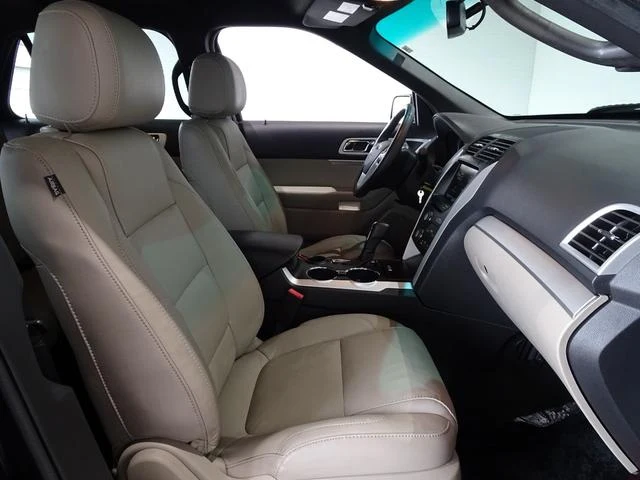 Ford EXPLORER 19