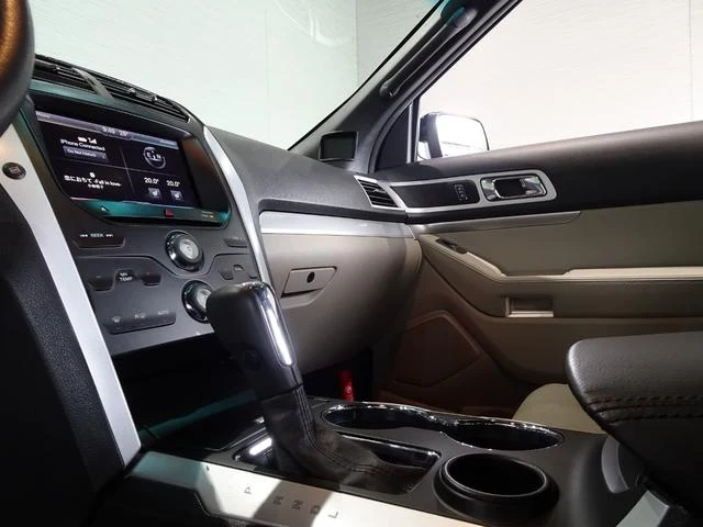 Ford EXPLORER 27