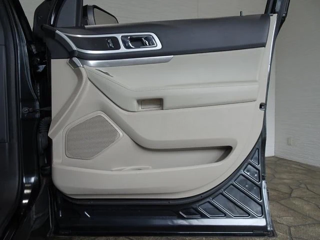 Ford EXPLORER 38