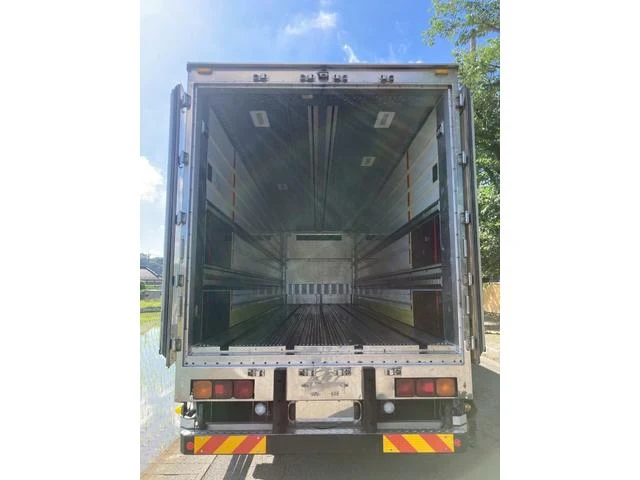UD Trucks QUON 18