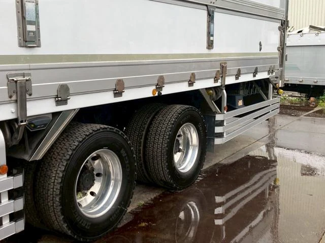 UD Trucks QUON 14
