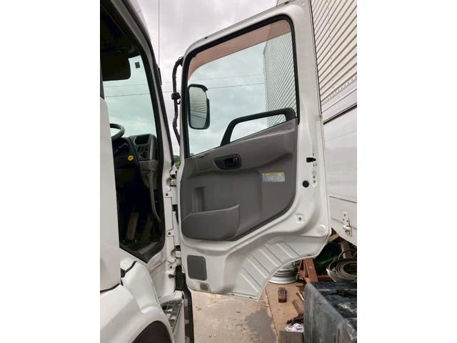 UD Trucks QUON 21