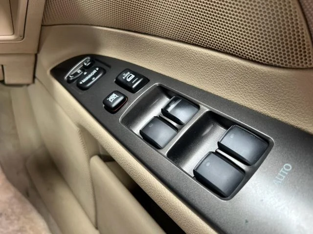 Lexus IS 16